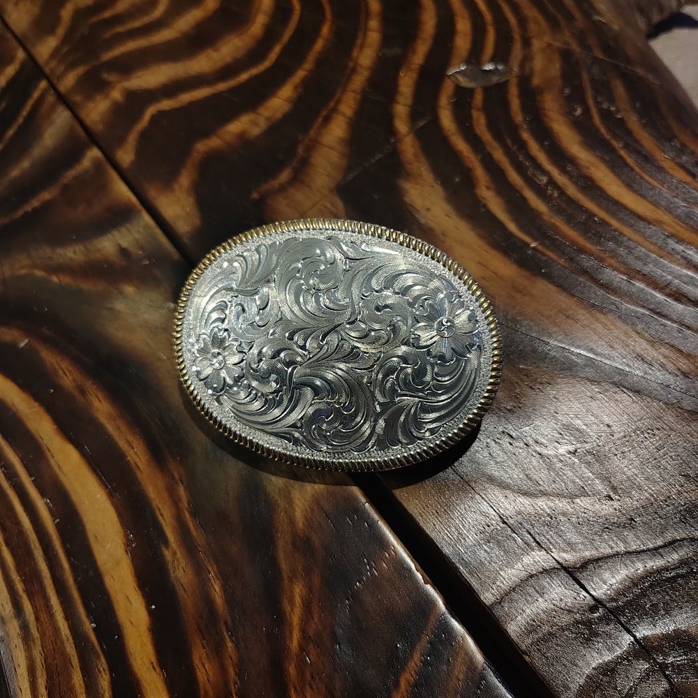 Montana Silversmiths Silver and Gold Oval Buckle Back